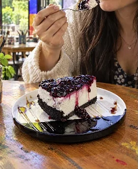 Cheesecake de berries con base de galleta